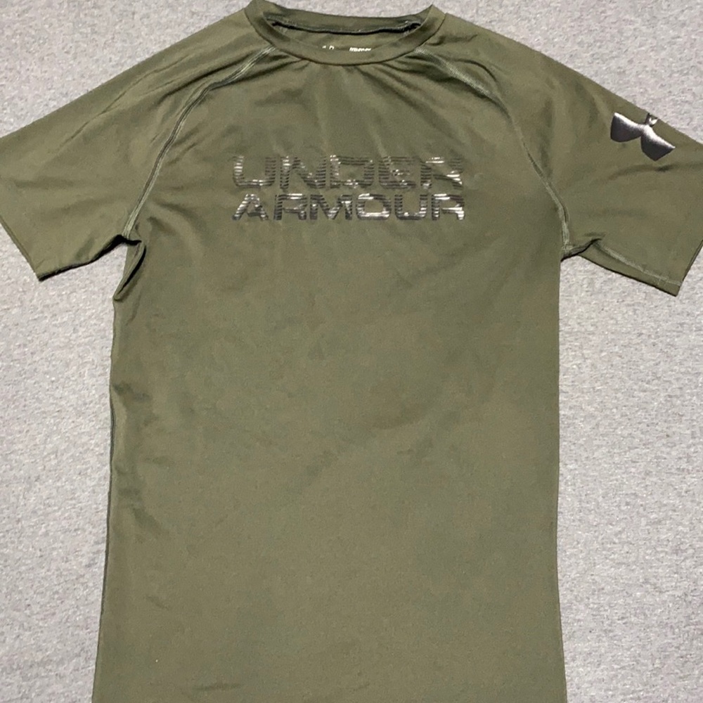 Men’s Under Armour compression shirt